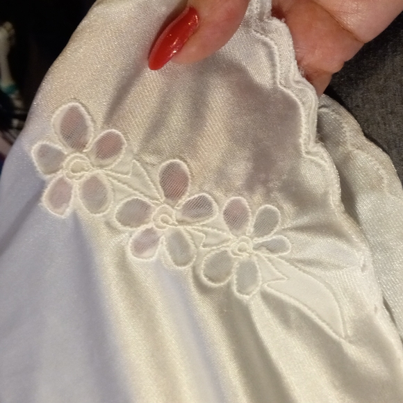 1960's knee length half slip.  Flower detail XL - Picture 5 of 7